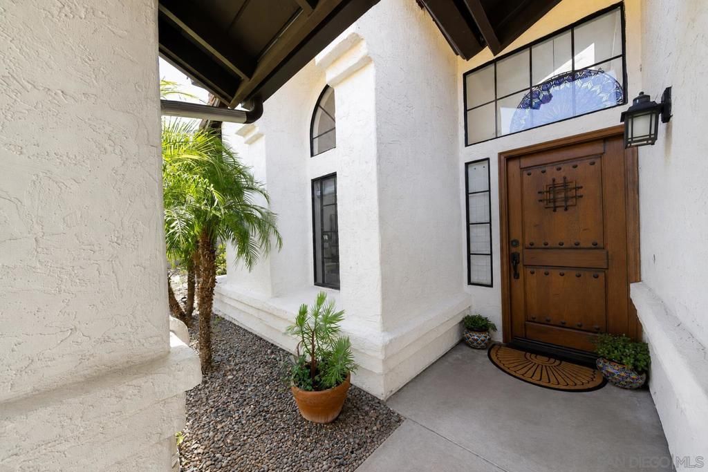 Image 3 of property listing at 5287 Rio Plata Dr, Oceanside, CA 92057