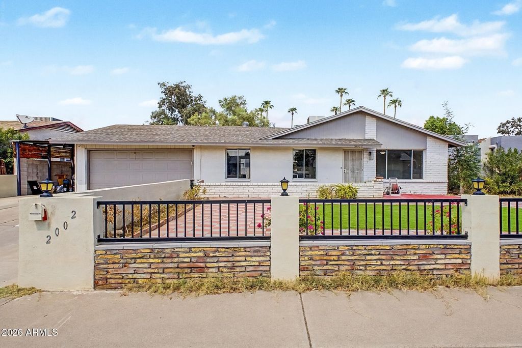 2002 W BLUEFIELD Avenue, Phoenix, AZ 85023 — exterior