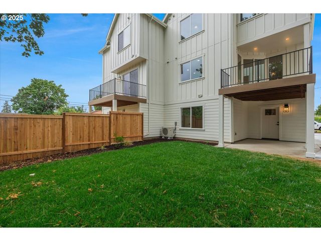 464 Se Haddock Ln, Hillsboro, OR 97123