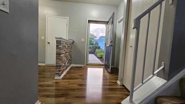 107 Capella Court 107, Lake In The Hills, IL 60156