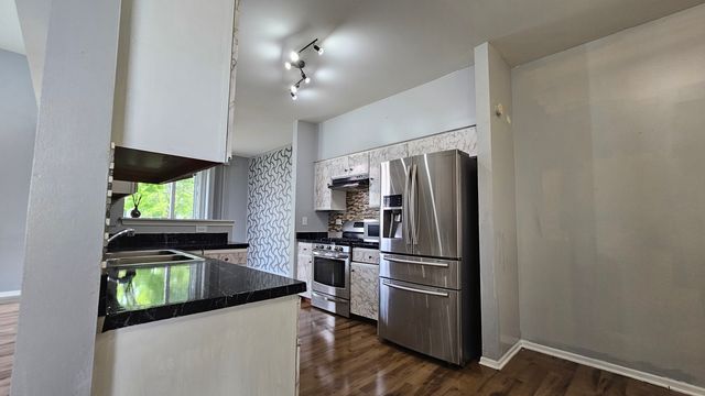 107 Capella Court 107, Lake In The Hills, IL 60156