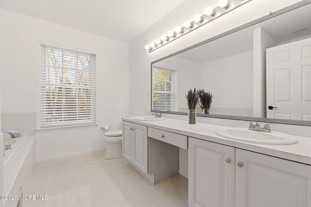 3 Arrowhead Circle, Jackson, NJ 08527