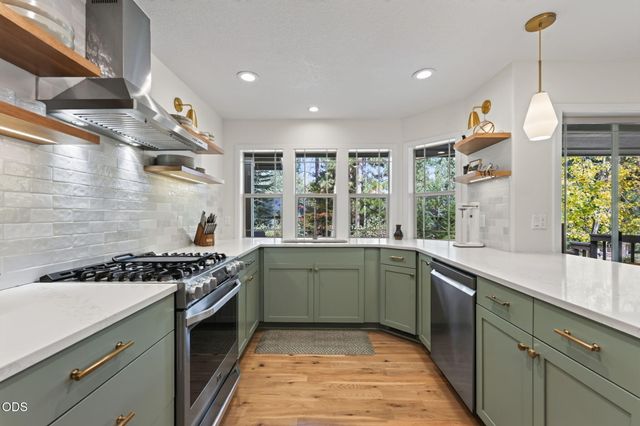 2871 NW Melville Drive, Bend, OR 97703