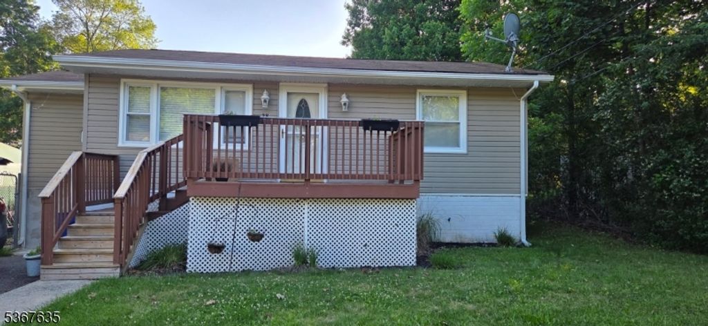 28 Tobyhanna Trl, Hopatcong Boro, NJ 07843