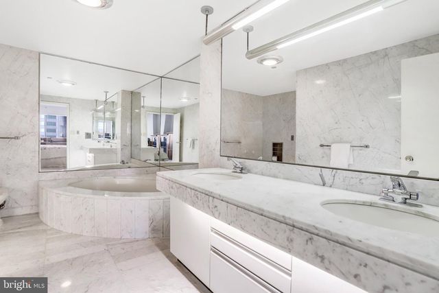 1300 CRYSTAL DR #901S, Arlington, VA 22202