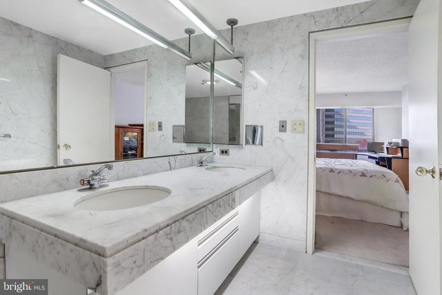 1300 CRYSTAL DR #901S, Arlington, VA 22202