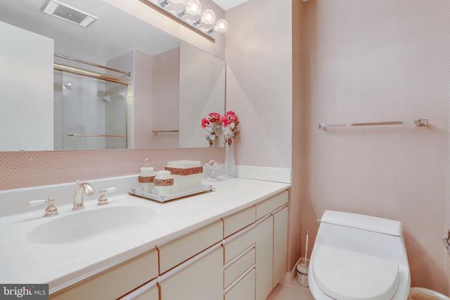 1300 CRYSTAL DR #901S, Arlington, VA 22202