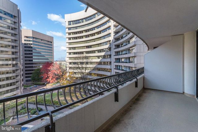 1300 CRYSTAL DR #901S, Arlington, VA 22202