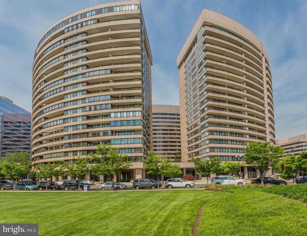 1300 CRYSTAL DR #901S, Arlington, VA 22202