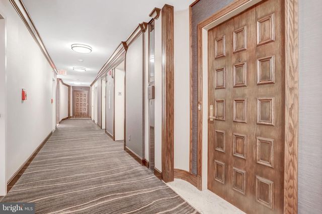 1300 CRYSTAL DR #901S, Arlington, VA 22202