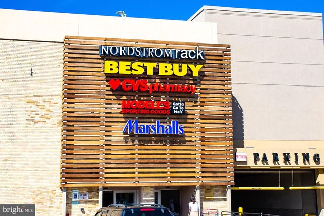 1300 CRYSTAL DR #901S, Arlington, VA 22202