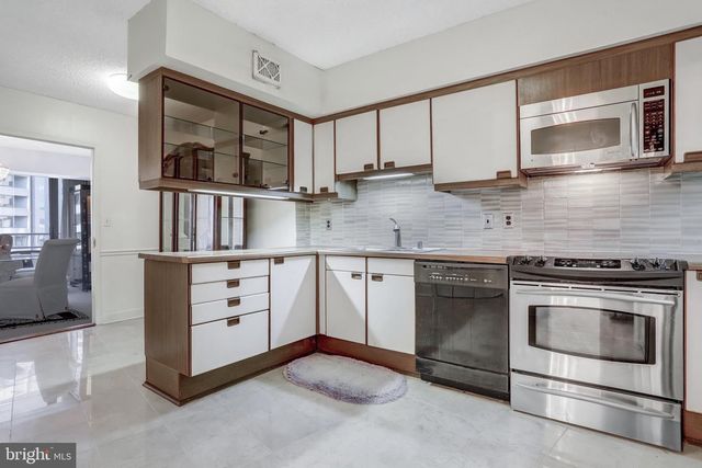 1300 CRYSTAL DR #901S, Arlington, VA 22202