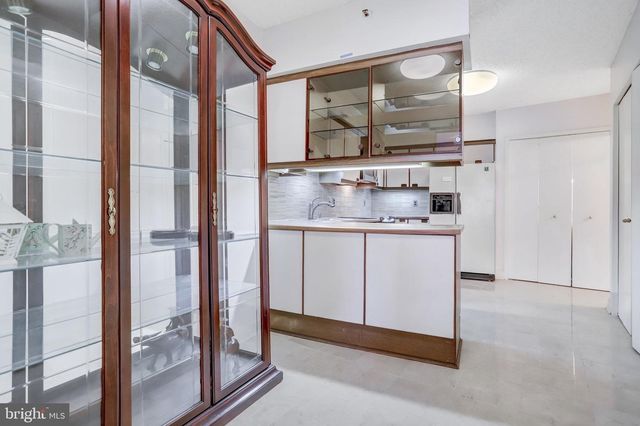 1300 CRYSTAL DR #901S, Arlington, VA 22202