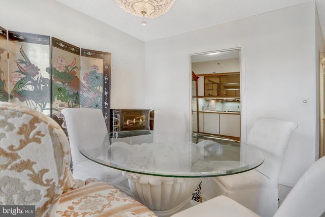 1300 CRYSTAL DR #901S, Arlington, VA 22202