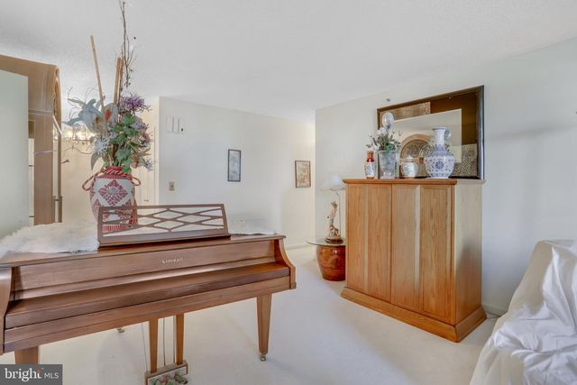 1300 CRYSTAL DR #901S, Arlington, VA 22202