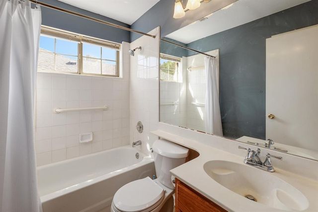 1813 Lion Heart DR, Cedar Park, TX 78613