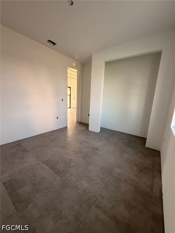 3914 NW 40th LN, Cape Coral, FL 33993