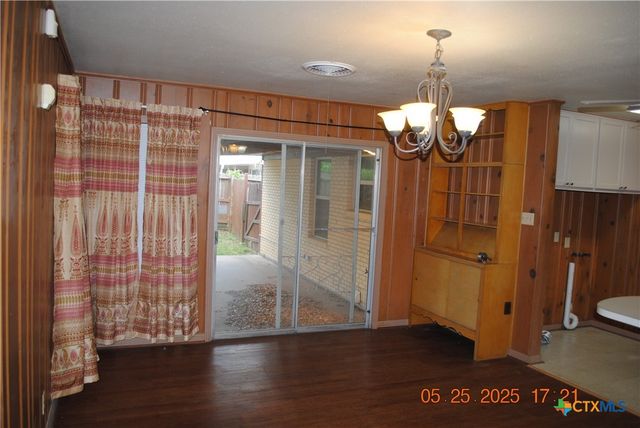 106 E Young Avenue, Temple, TX 76501