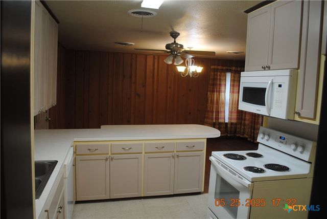 106 E Young Avenue, Temple, TX 76501