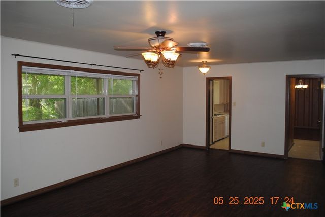 106 E Young Avenue, Temple, TX 76501