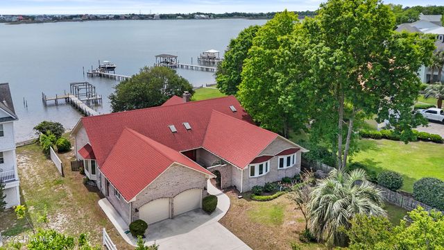 995 Chadwick Shores Drive, Sneads Ferry, NC 28460