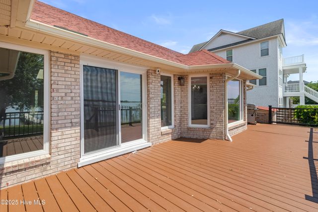 995 Chadwick Shores Drive, Sneads Ferry, NC 28460