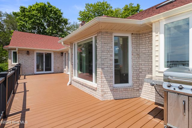 995 Chadwick Shores Drive, Sneads Ferry, NC 28460