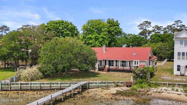 995 Chadwick Shores Drive, Sneads Ferry, NC 28460