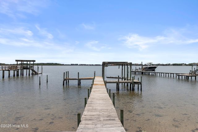 995 Chadwick Shores Drive, Sneads Ferry, NC 28460