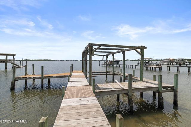 995 Chadwick Shores Drive, Sneads Ferry, NC 28460