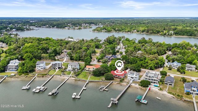 995 Chadwick Shores Drive, Sneads Ferry, NC 28460