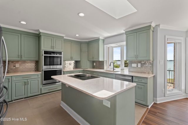 995 Chadwick Shores Drive, Sneads Ferry, NC 28460