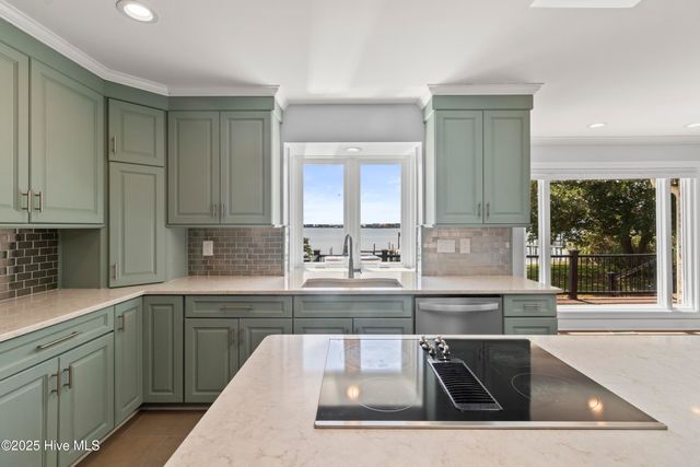 995 Chadwick Shores Drive, Sneads Ferry, NC 28460