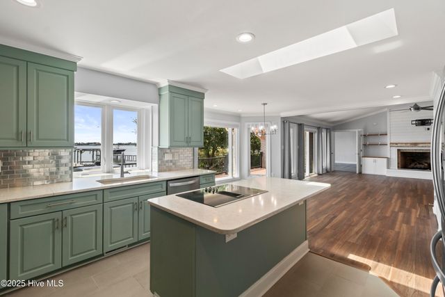 995 Chadwick Shores Drive, Sneads Ferry, NC 28460