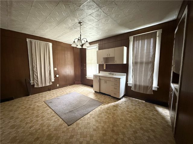 629 Forrest St, New Castle, PA 16101