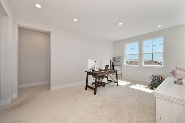 4008 Whitney Vista Ln, Rocklin, CA 95677