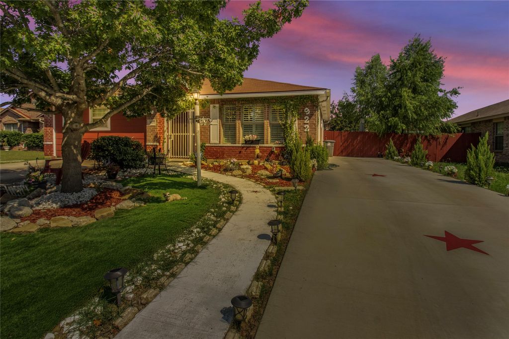 922 Hannah Way, Dallas, TX 75253