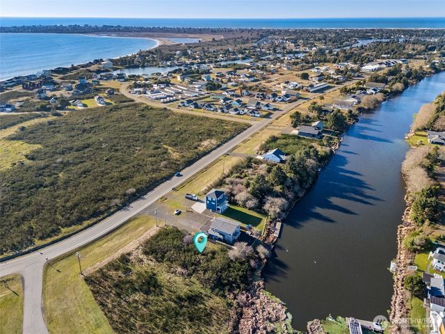 1048 Point Brown Avenue SE, Ocean Shores, WA 98569