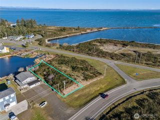 1048 Point Brown Avenue SE, Ocean Shores, WA 98569
