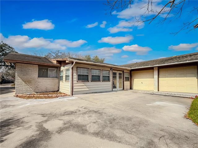 1714 Amazon Dr, Corpus Christi, TX 78412