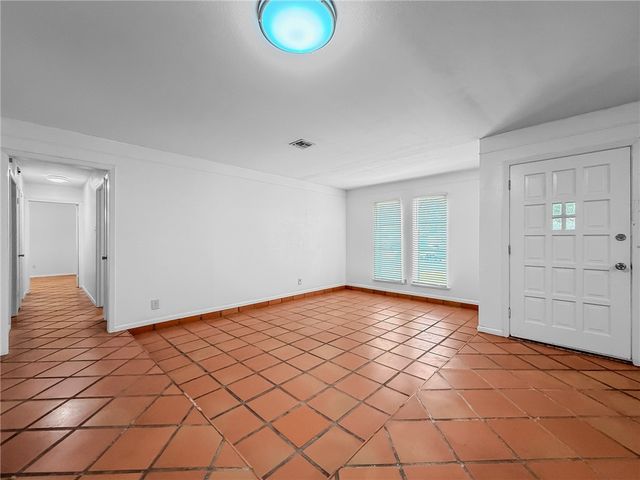 1714 Amazon Dr, Corpus Christi, TX 78412