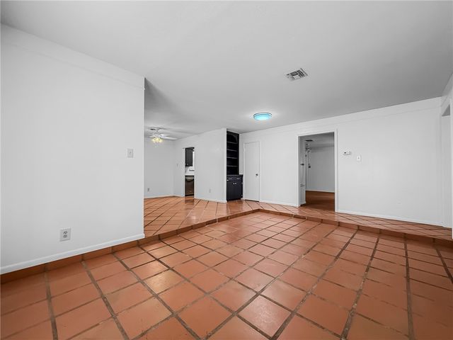 1714 Amazon Dr, Corpus Christi, TX 78412