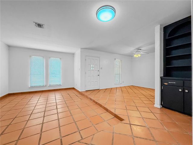 1714 Amazon Dr, Corpus Christi, TX 78412