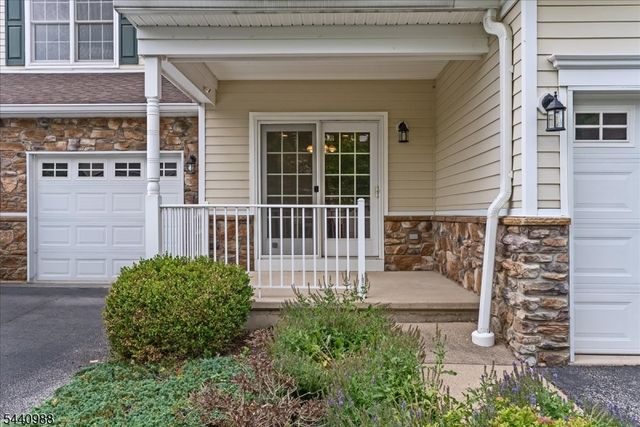 28 Briar Ct, Hardyston Twp., NJ 07419