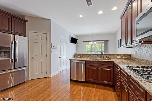 28 Briar Ct, Hardyston Twp., NJ 07419