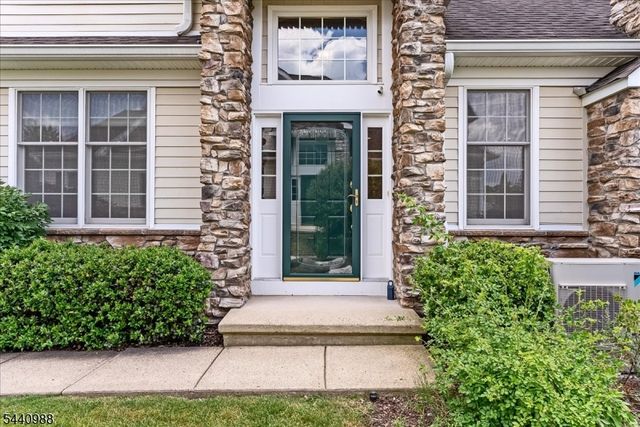 28 Briar Ct, Hardyston Twp., NJ 07419