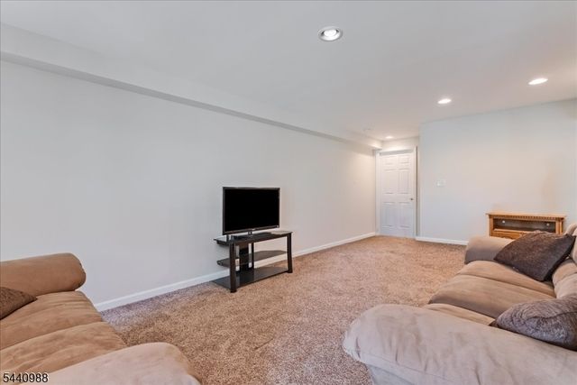 28 Briar Ct, Hardyston Twp., NJ 07419