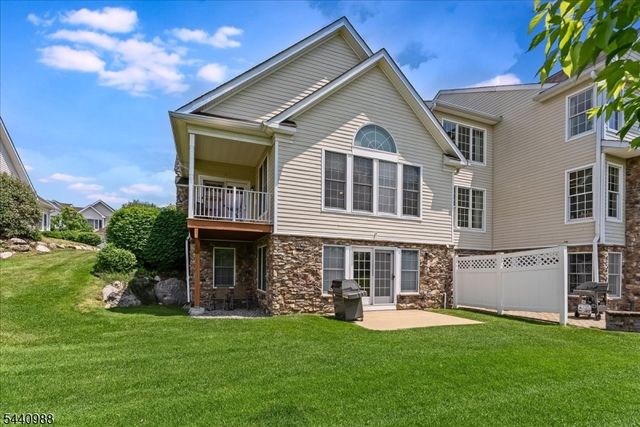 28 Briar Ct, Hardyston Twp., NJ 07419