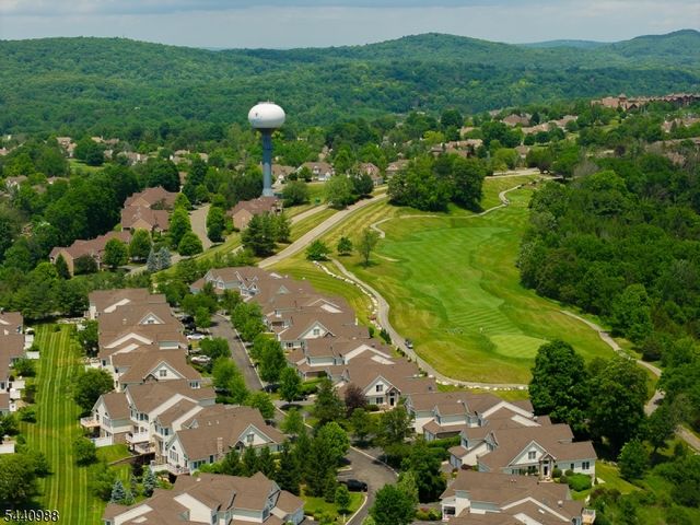 28 Briar Ct, Hardyston Twp., NJ 07419