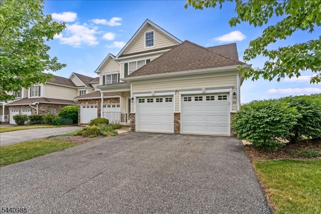 28 Briar Ct, Hardyston Twp., NJ 07419